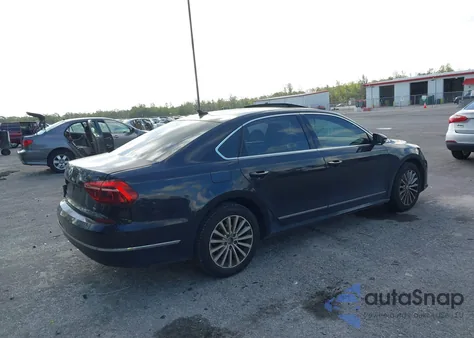 2017 Volkswagen Passat 1.8T Se z USA, uszkodzony, nr VIN 1VWBT7A39HC065471